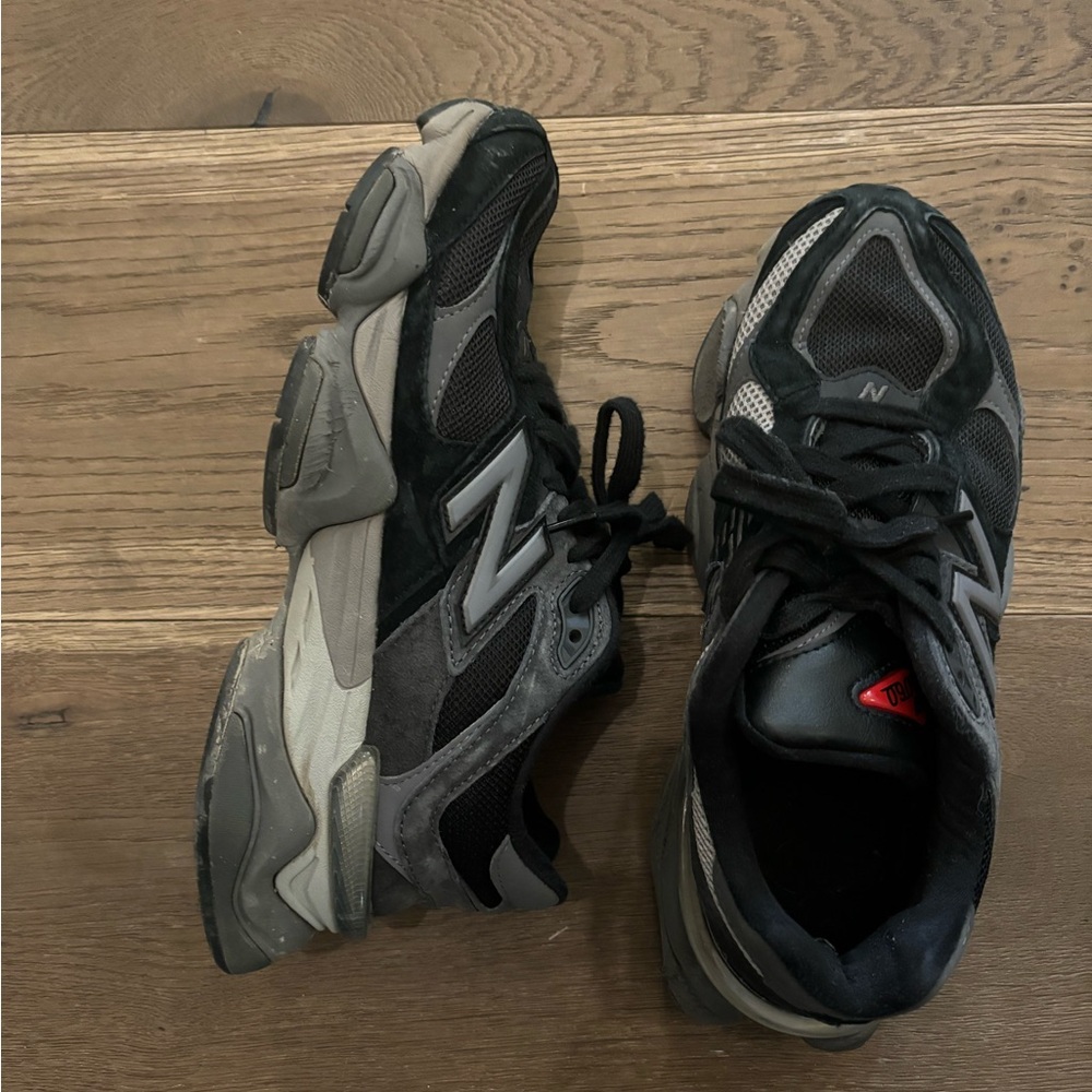 New balance sneakers - Picture 1 of 5